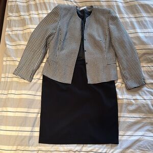 Liz Claiborne Suits Black and White Houndstooth Blazer and Skirt Set, Size 16